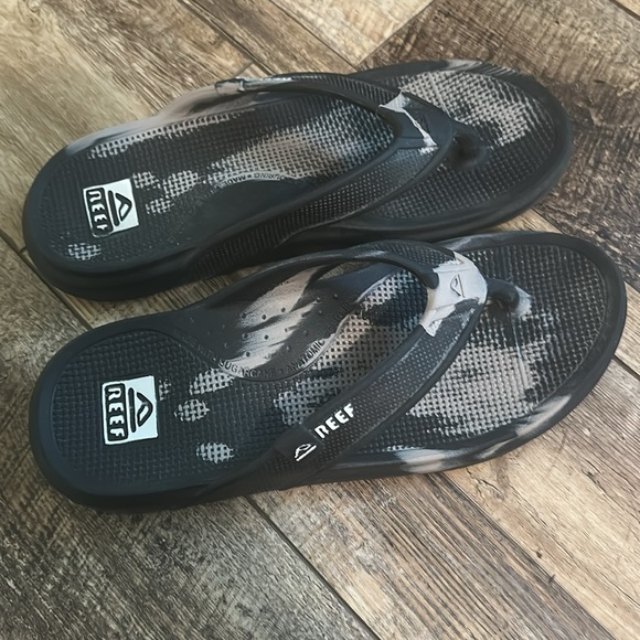 Reef Black and taupe marble print “Oasis” flip flops - Picture 2 of 4
